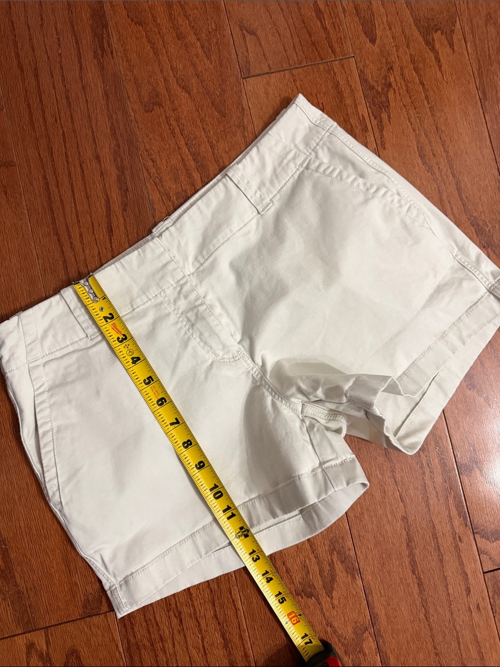 Vineyard Vines khaki lo-rise Shorts size 8 - Picture 7 of 8